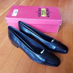 NWT Van Eli "Frankie" Flat